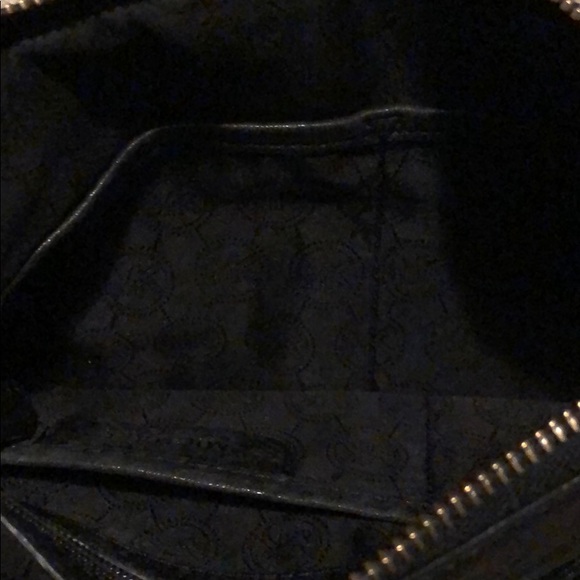 Michael Kors Zipper Shoulder bag. - Picture 4 of 5
